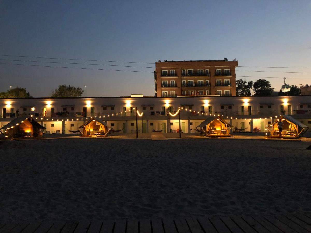 Hostel Cazino Nord Rooms Mamaia Buitenkant foto
