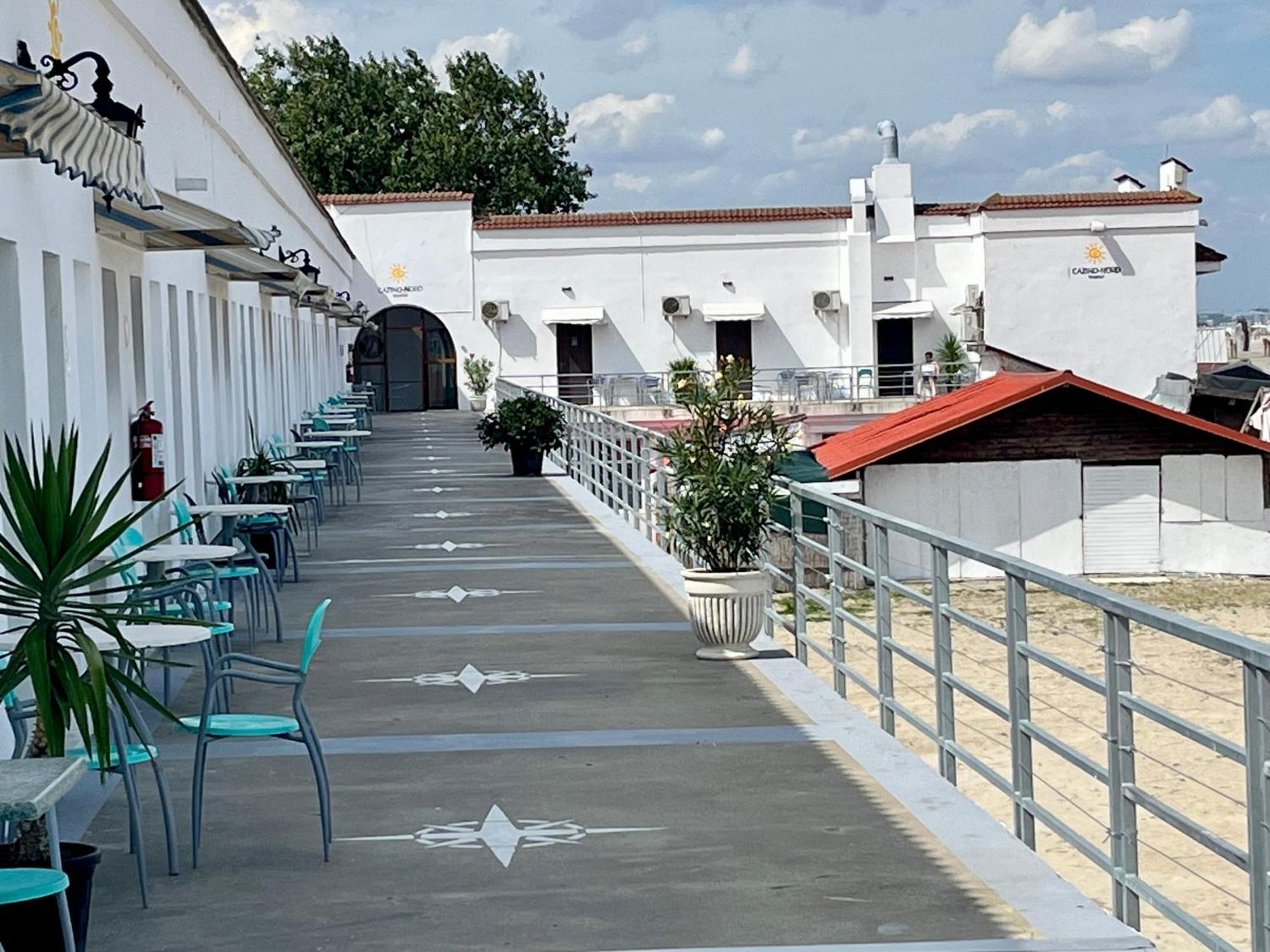 Hostel Cazino Nord Rooms Mamaia Buitenkant foto