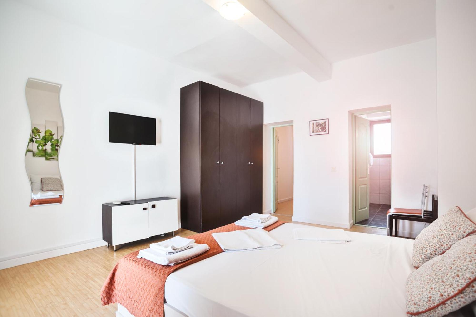 Hostel Cazino Nord Rooms Mamaia Buitenkant foto