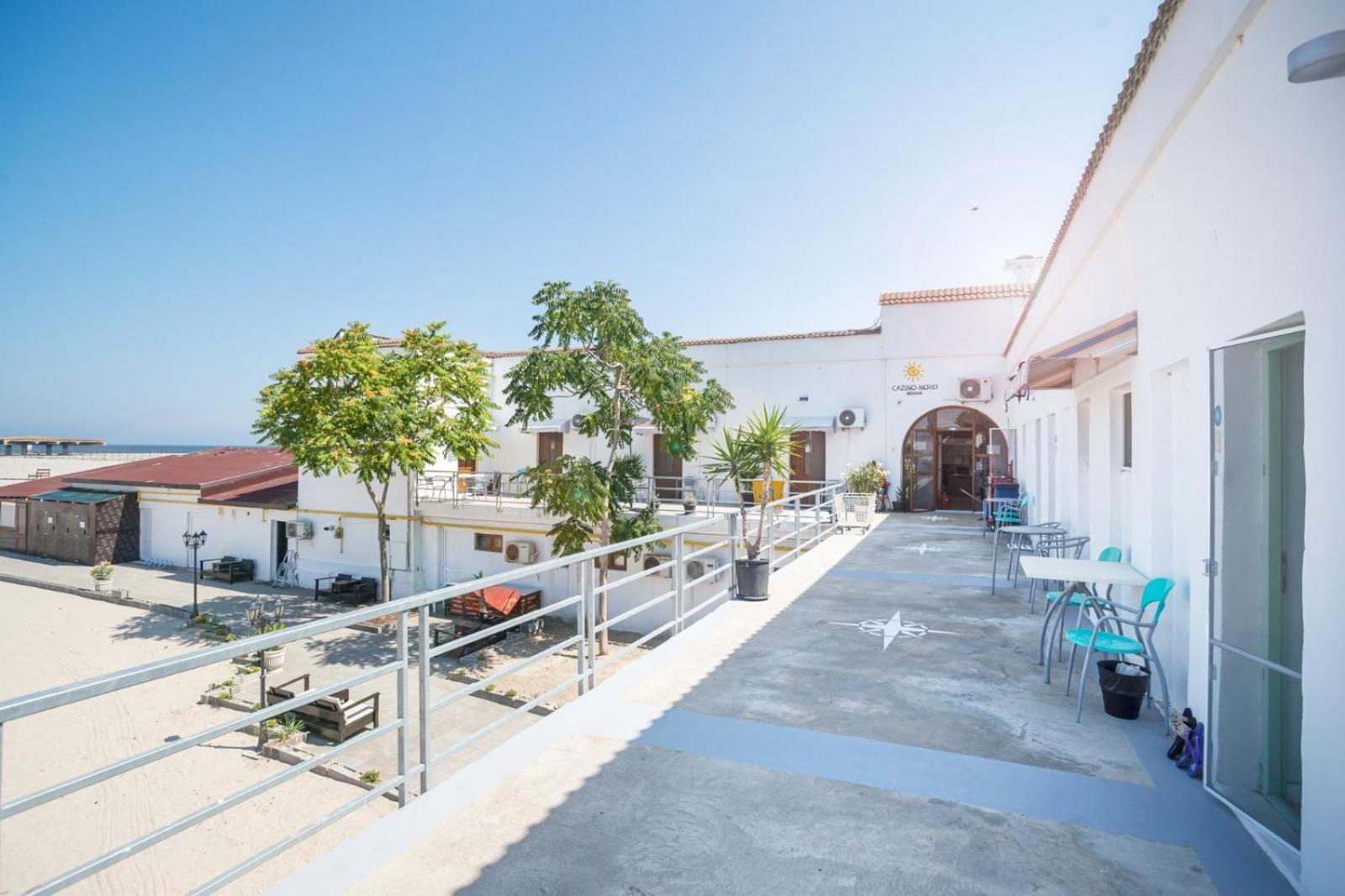 Hostel Cazino Nord Rooms Mamaia Buitenkant foto