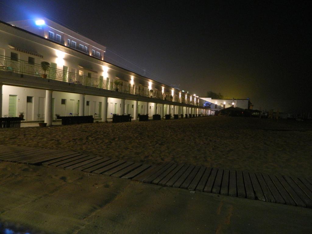 Hostel Cazino Nord Rooms Mamaia Buitenkant foto